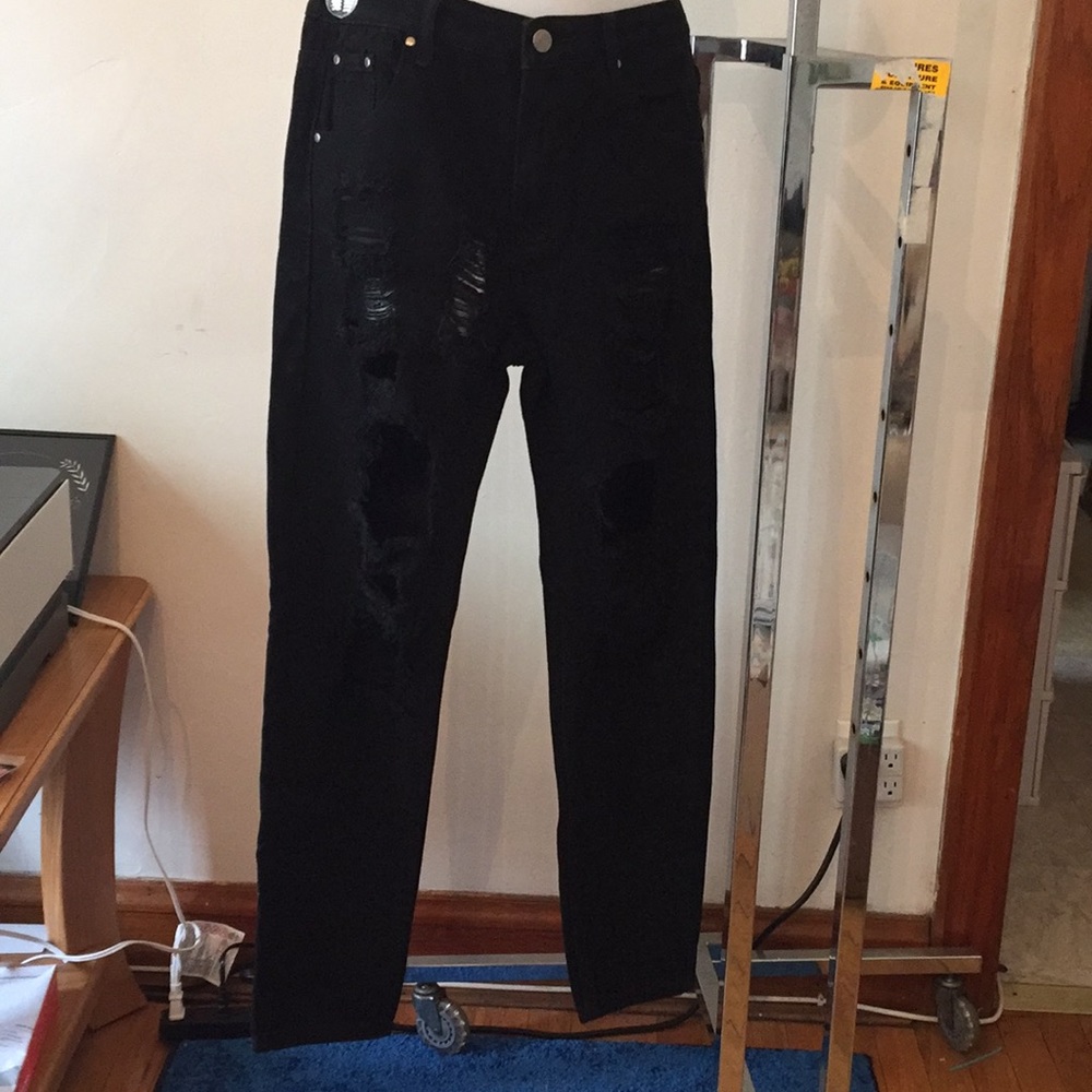 N/W/O TAG FASHION NOVA SMALL DISTRESSED JEANS